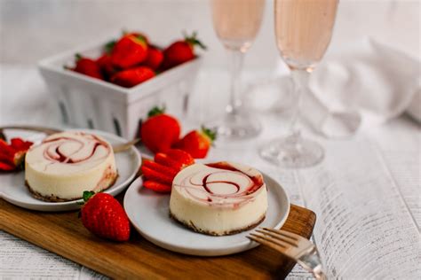 Mini Cheesecake Con Fresa El Postre Perfecto Para Fiestas Y Reuniones