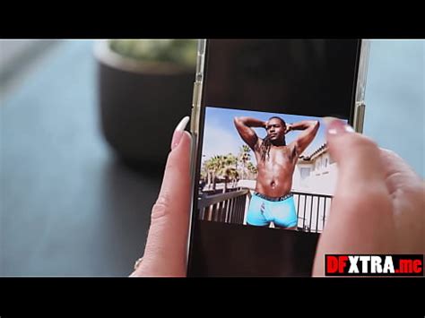 La Milf Caliente Lolly Dames Disfruta De Una Nueva Experiencia Interracial Con Dos Grandes