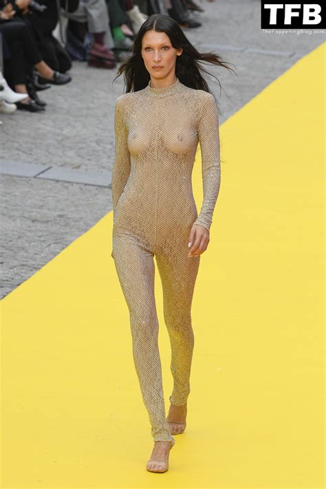 Bella Hadid Flashes Her Nude Tits During The Stella Mccartney