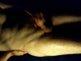 沉重的呻吟和呼吸射精业余顺从的男奴隶为他的主人抽搐 Pornhub Gay