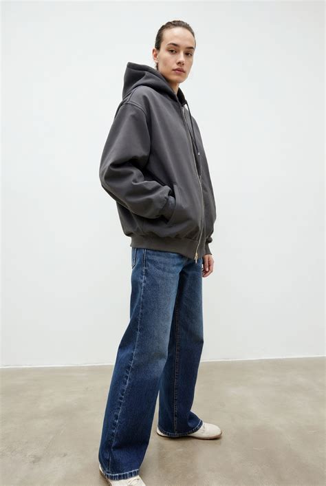 Объёмный бомбер со съёмным капюшоном – купить за 11 130 ₽ в интернет ...