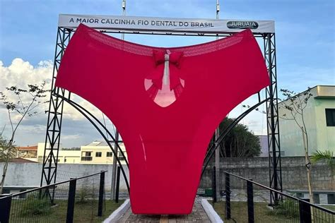 MG Capital da lingerie expõe maior calcinha fio dental do Brasil