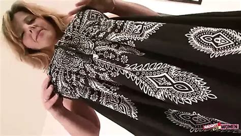 Ihre Langen Beine Sehen Unglaublich Aus Wenn Sie Bei Intensivem Sex Mit Spermaschlucken Weit