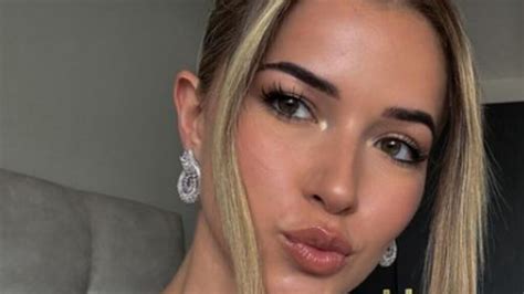 Jade Anna Zorgt Voor Rode Oortjes Bij Volgers In Snikhete Lingerie