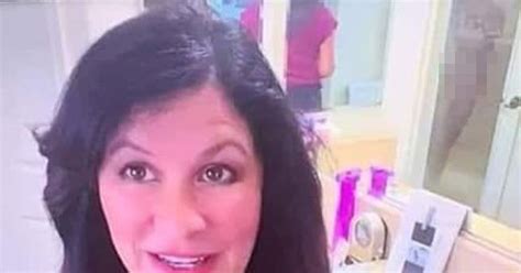 TV Journalist Accidentally Shows Husband Naked In Shower