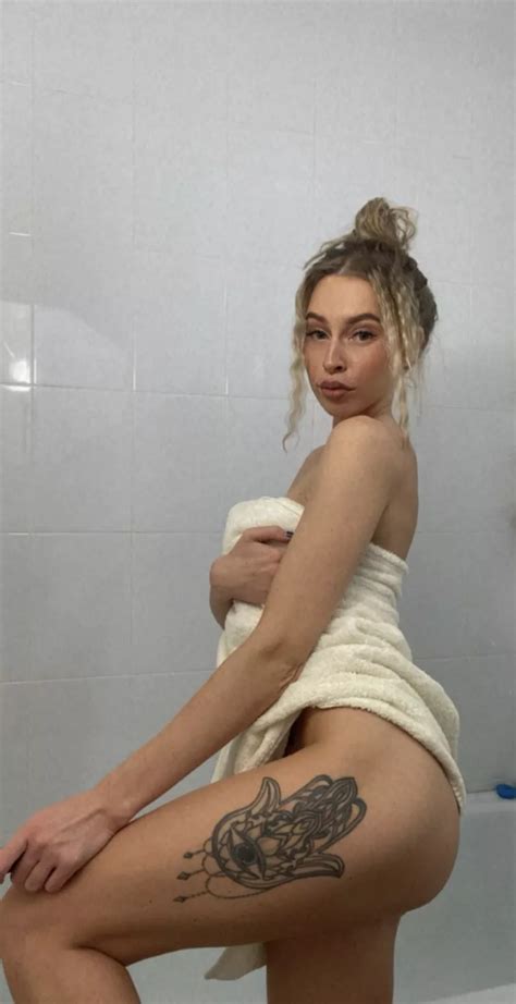 I Know You Want My Body When It S Clean For You Today This Warm Water Makes Me So Horny