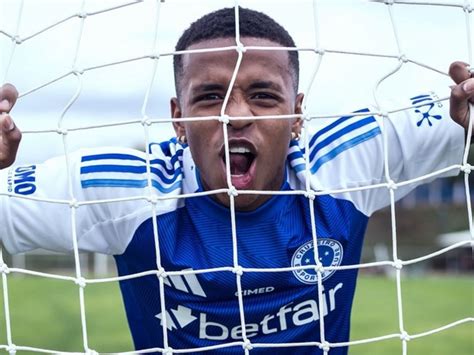 Tras dejar el 10 del Besiktas, el curioso dorsal que usará Keny Arroyo