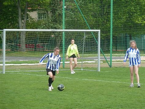 SP 7 wygrywa turniej powiatowy dziewcząt w piłce nożnej