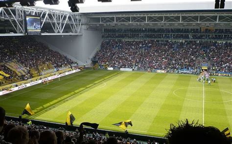 Vitesse Arnheim Stadion Vitesse Fans Pakken Uit Voor Duel Met Zulte