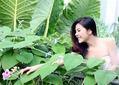 Vân Trang bán nude e ấp lưng trần gợi cảm chào xuân