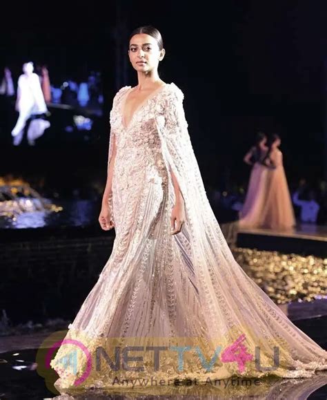 Actress Radhika Apte Hot Images Galleries Hd Images