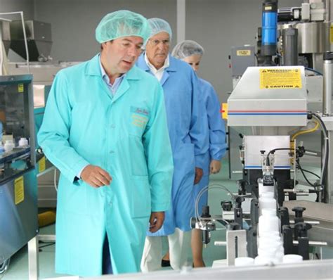 УЧЕНЫЙ С МИРОВЫМ ИМЕНЕМ ПОСЕТИЛ АРТЛАЙФ - Статьи - Арт Лайф, продукция ...