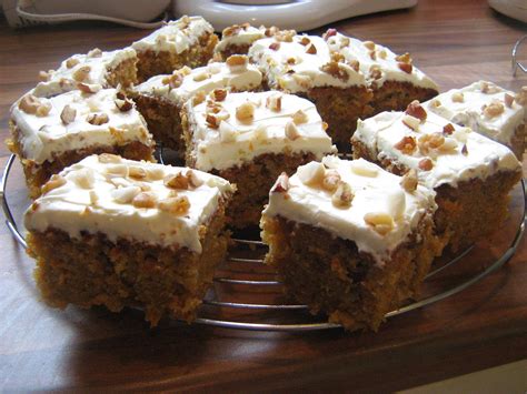 mary berry carrot cake tray bake
