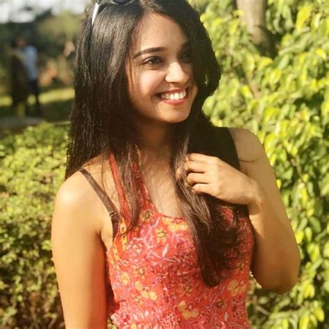 Pretty Indian Babe S Bra Strap Scrolller