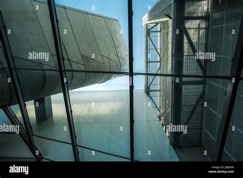 Perot Museum And Fountain Place Dallas Texas Stock Photo Alamy