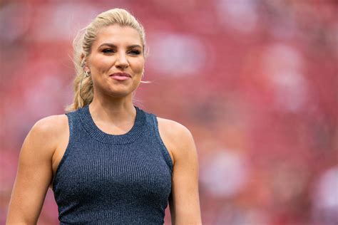 NFL sideline reporter Melanie Collins in images
