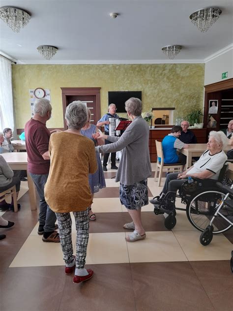 Zabawa dla mieszkańców naszego domu Aktualności Prywatny dom opieki