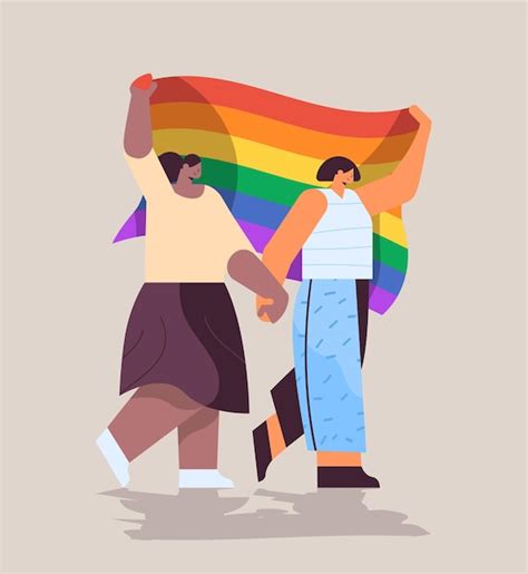 Mezclar las niñas de raza sosteniendo la bandera del arco iris lgbt gay lesbianas desfile de