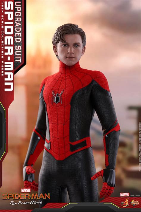 Hot Toys Spider Man Far From Home Upgraded Suit Spider Man Sixth Scale Figure Unmasked Head
