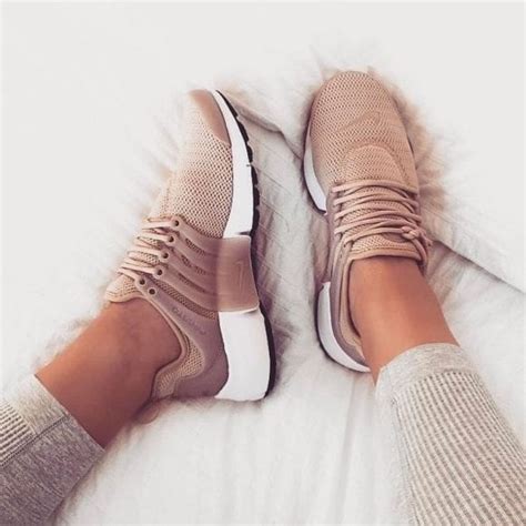 Zapatillas Nude Las Nuevas Favoritas De Tu Armario Effortless Chic