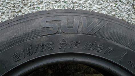 Два комплекта гуми 215/65/R16 102H (літо та зима): 6 000 грн ...