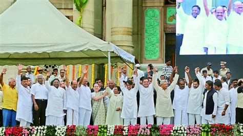 Opposition Show Of Unity In Karnataka At Hd Kumaraswamy Oath As Cm Opposition Show Of Unity In