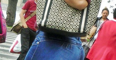 MILF CON PAR DE NALGOTAS