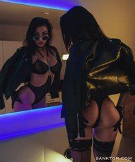 Hot Tattooed Babe Teases Naked And Masturbating Photos