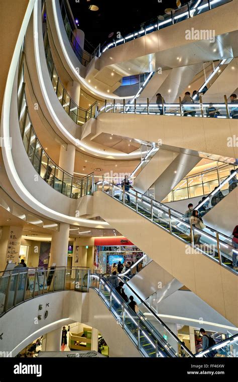 Shopping Mall Escalators Hi Res Stock Photography And Images Alamy