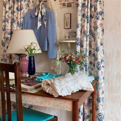 nude beige floral fabric opértum