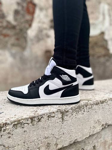 Купить Nike Air Jordan 1 retro mid black white RIA, цена 1469 ₴ — Prom ...