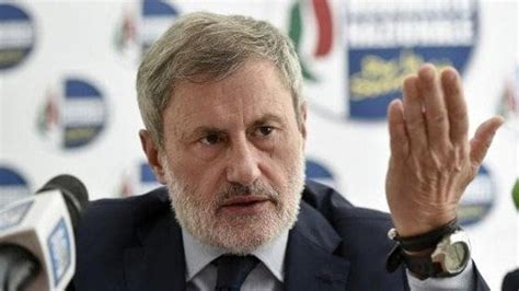 chi  gianni alemanno dal fronte della gioventu  sindaco coinvolto