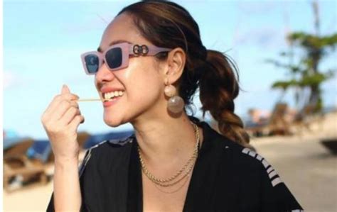 Intip BCL Kenakan Bikini Di Potret Terbarunya Bikin Netizen Salah Fokus