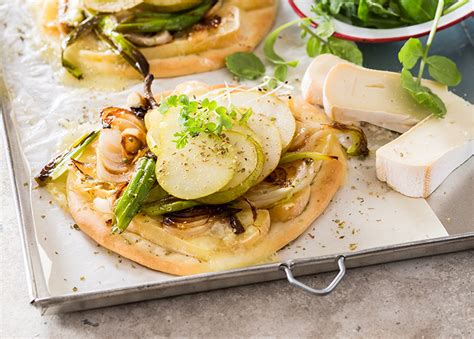 Petites Pizzas Blanches Au Reblochon A Vos Assiettes