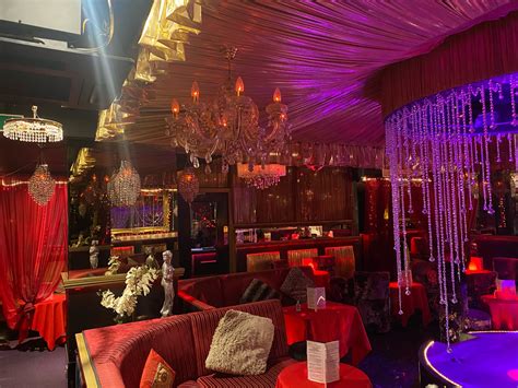 Honolulu's Gentlemen's Clubs: A Hidden World Uncovered Image 3