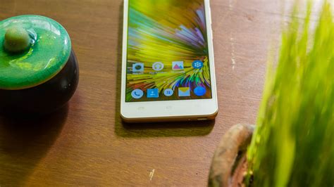 Đập hộp Infinix Hot Note phablet chip 8 nhân pin 4 000mAh