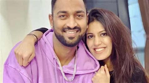 Krunal Pandya Wife Image / Hardik Pandya Krunal Pandya Bid Emotional ...