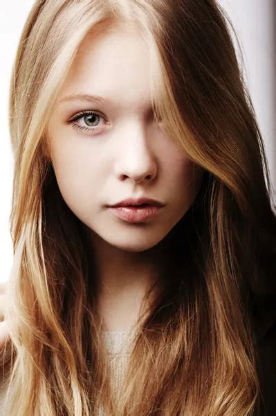 Jeune Fille Blonde Images Libres De Droit Photos De Jeune Fille Blonde Depositphotos