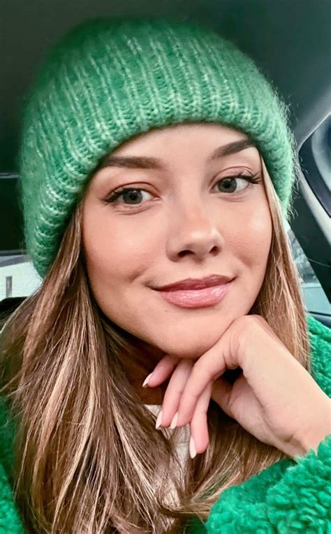 Nicola Cavanis Legs Sexy Model Naked Leaked Porn Pic XPicsly