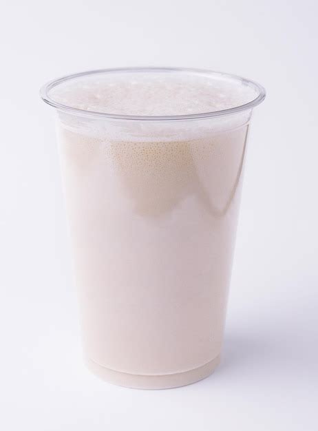 Batido De Vainilla Cubierto Con Crema Batida En Vaso De Pl Stico Foto