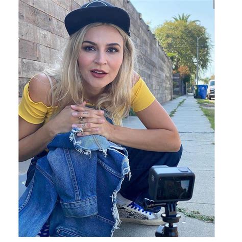 サミーア・アームストロングさんのインスタグラム写真 - (サミーア・アームストロングInstagram)「Sidewalk 