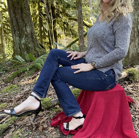 MILF Picnic Fun Scrolller