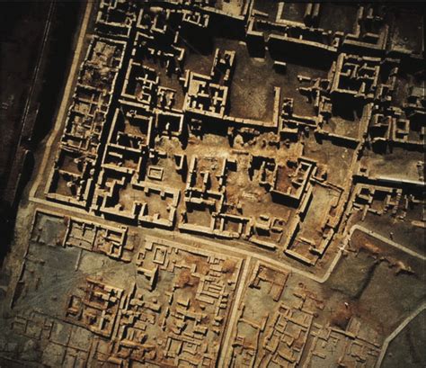 figure  aerial view   streets  houses  mohenjo daro