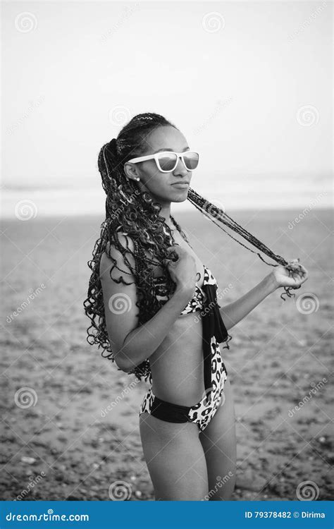 Donna Brasiliana Alla Moda Sexy In Bikini Di Modo Fotografia Stock Immagine Di Modello