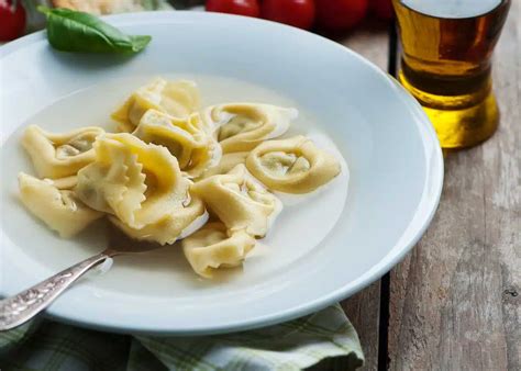 Tortellini In Brodo Receta Tradicional De Tortellini En Caldo