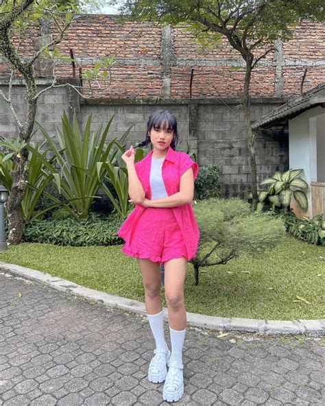 Inspirasi Ootd Cheerful Untuk Ngedate Ala Artis