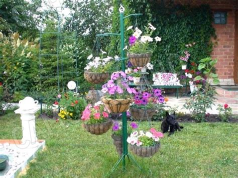 Клумба пирамида для цветов своими руками