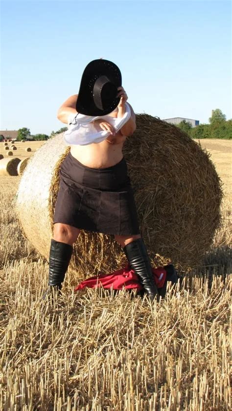 Posing In The Cornfield 34 Nude Pics XHamster