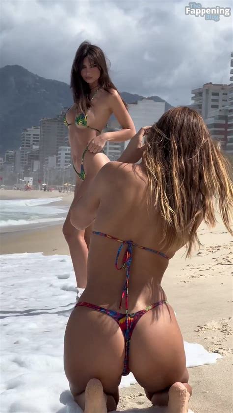 Emily Ratajkowski Shows Off Her Sexy Bikini Body 18 Pics Video OnlyFans Leaked Nudes
