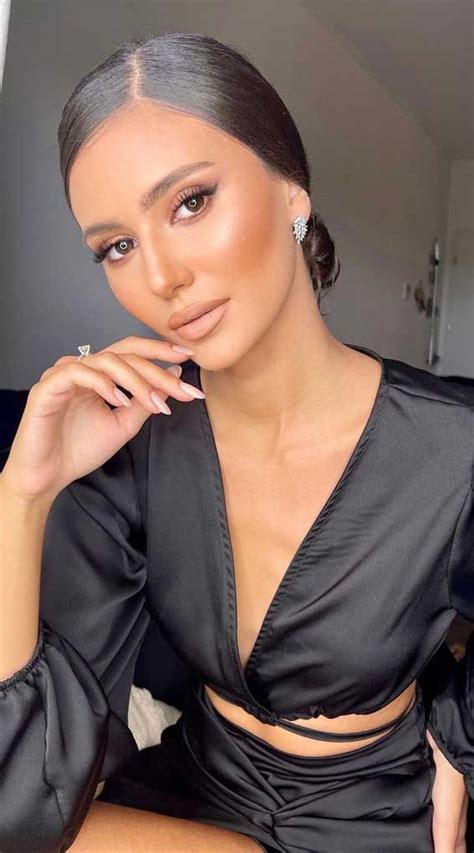 Wedding Makeup Looks That Are Beyond Beautiful Smoky Eyeshadow Nude Lips Wedding Makeup